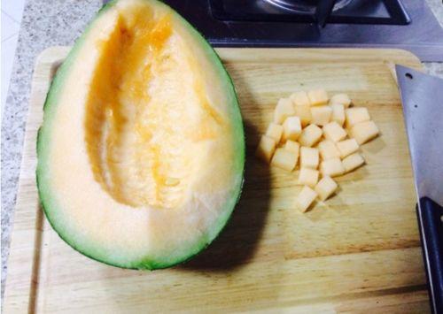 枇杷可不可以和哈密瓜吃,食用搭配的适宜性探讨