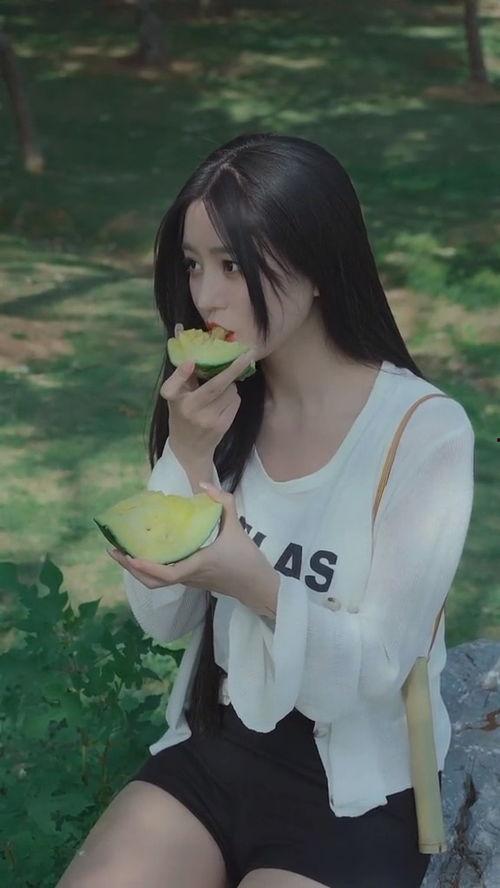 靓女吃瓜,揭秘娱乐圈幕后故事