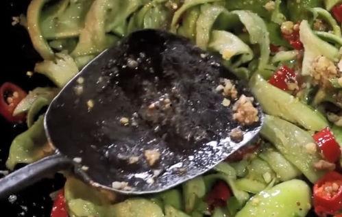 小R喜欢吃瓜,甜蜜瓜香，尽享清凉时光