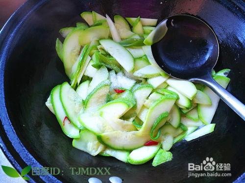怎么炒瓜吃,瓜类食材的多样炒法探索