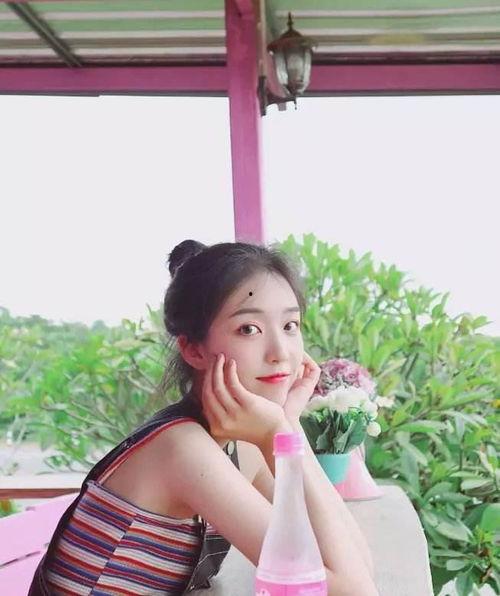 吃瓜少女拍照姿势,揭秘吃瓜少女的拍照姿势秘籍